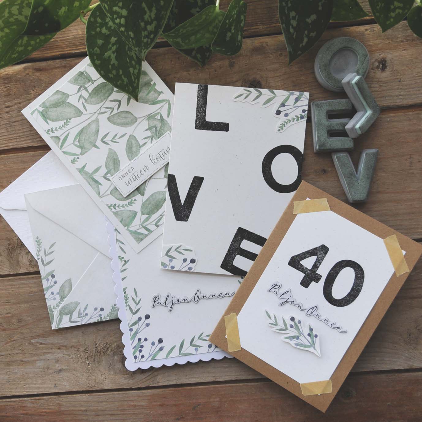 PEHMEÄ LEIMASINSETTI, KIRJAIMET & NUMEROT - HELVETICA