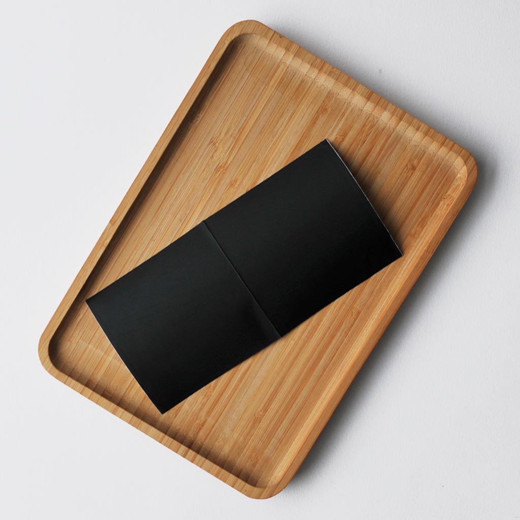 ITSELIIMAUTUVA NYLONPAIKKA 10x20CM - MUSTA