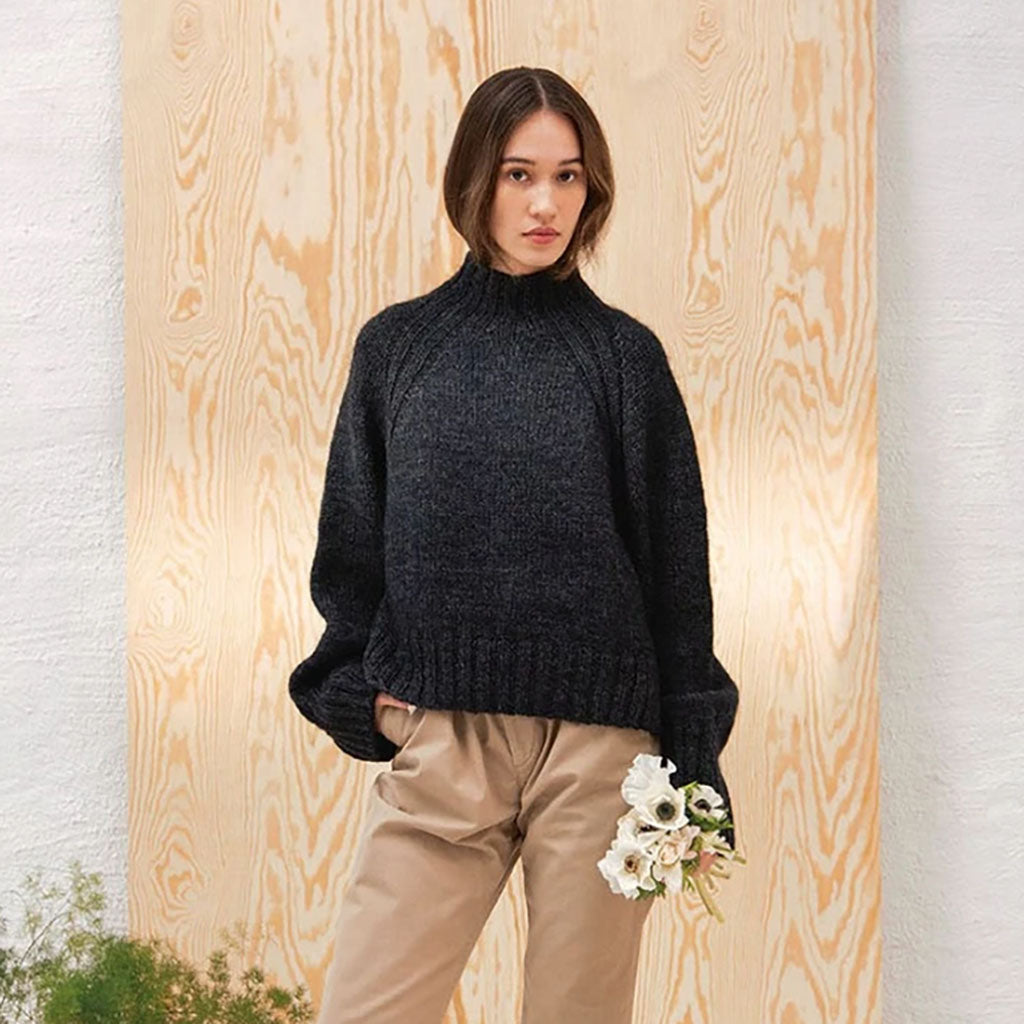 NEULEOHJE | LOU SWEATER – 2202 NR. 5
